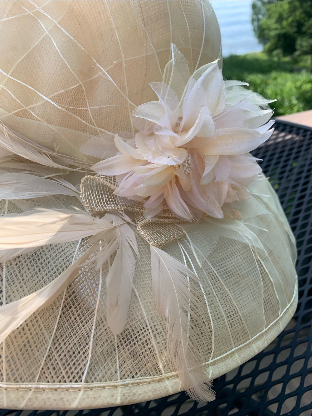 Vintage Wide-Brim Straw Hat in Soft Ivory - Picture 2 of 6